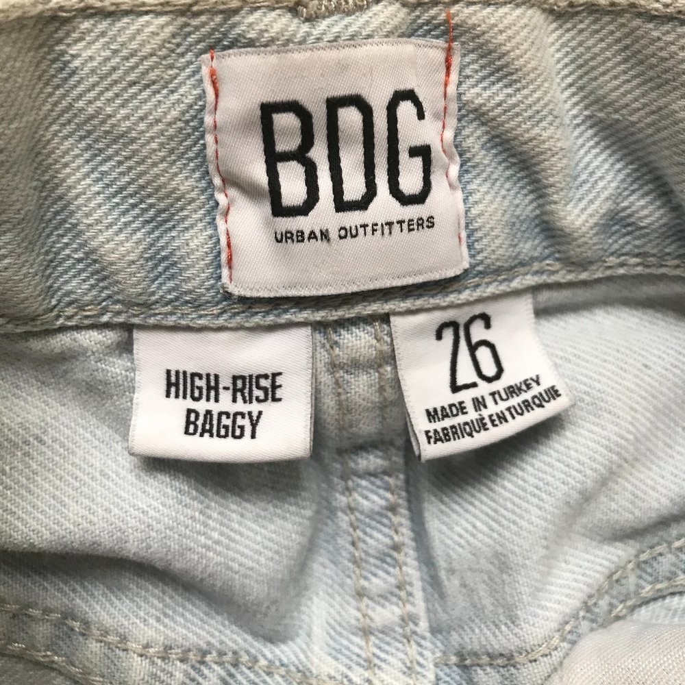 Urban Outfitters light wash high rise baggy jeans - Picture 2 of 3